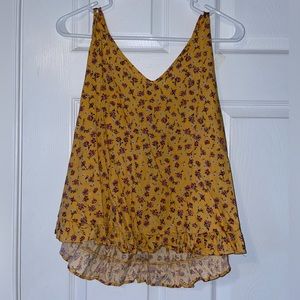 Flowy v-neck floral blouse. Size medium. Condition - very good.